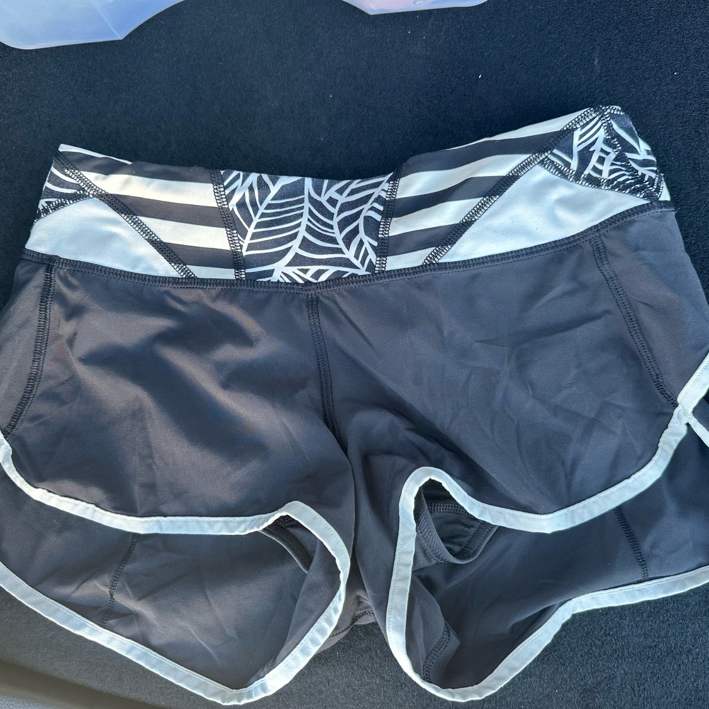 Lululemon size 4 speed up shorts